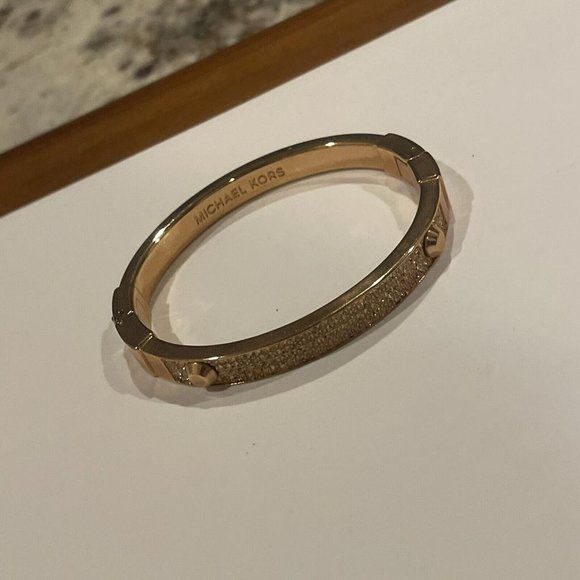 Signed Michael Kors Hinged Bangle Bracelet Rose Gold Tone / Crystal - Picture 1 of 12